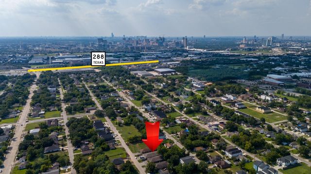3655 Seabrook Street, Houston, TX 77021