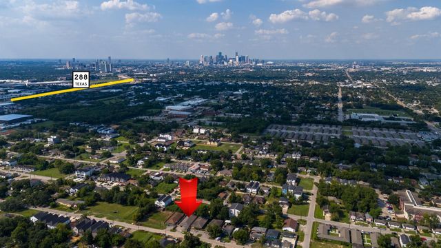 3655 Seabrook Street, Houston, TX 77021