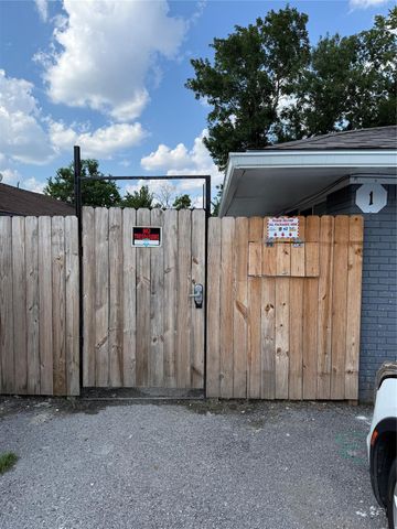 3655 Seabrook Street, Houston, TX 77021