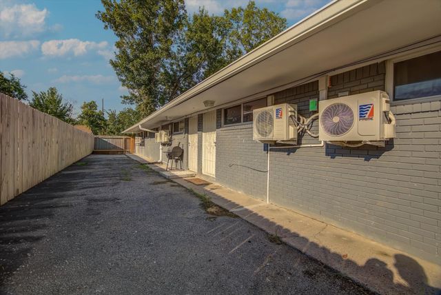 3655 Seabrook Street, Houston, TX 77021