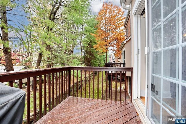 136 Stonegate Trail 37, Cresskill, NJ 07626