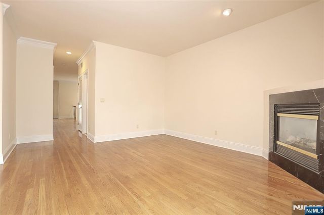 136 Stonegate Trail 37, Cresskill, NJ 07626