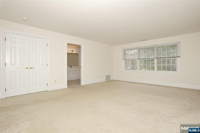 136 Stonegate Trail 37, Cresskill, NJ 07626