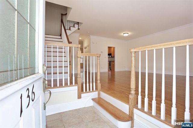 136 Stonegate Trail 37, Cresskill, NJ 07626