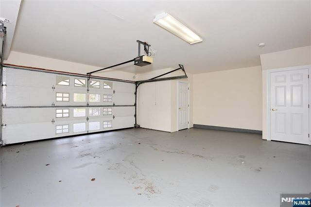 136 Stonegate Trail 37, Cresskill, NJ 07626