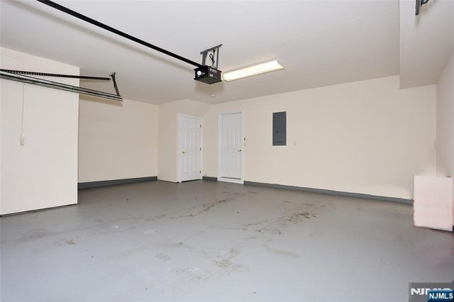 136 Stonegate Trail 37, Cresskill, NJ 07626