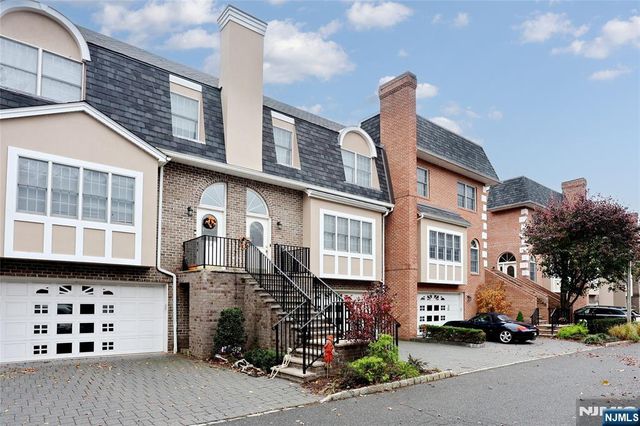 136 Stonegate Trail 37, Cresskill, NJ 07626