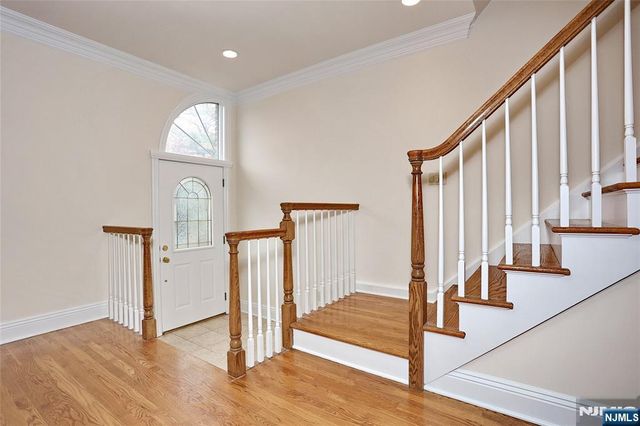 136 Stonegate Trail 37, Cresskill, NJ 07626