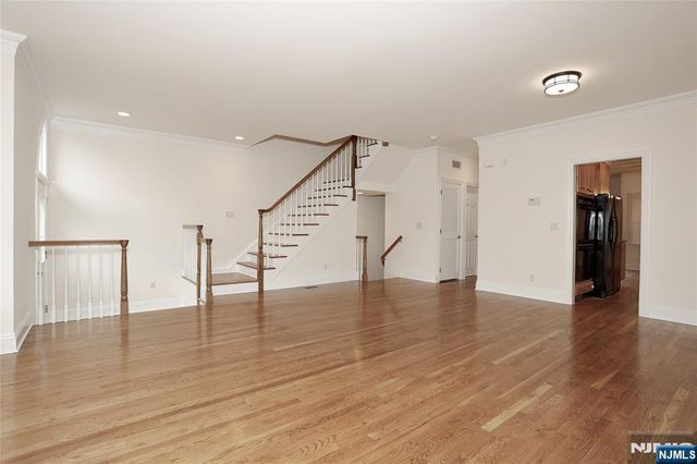 136 Stonegate Trail 37, Cresskill, NJ 07626