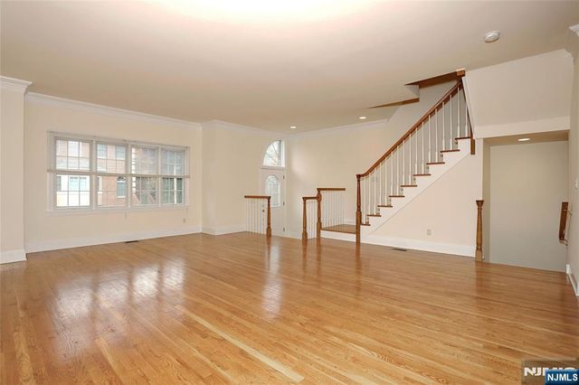 136 Stonegate Trail 37, Cresskill, NJ 07626