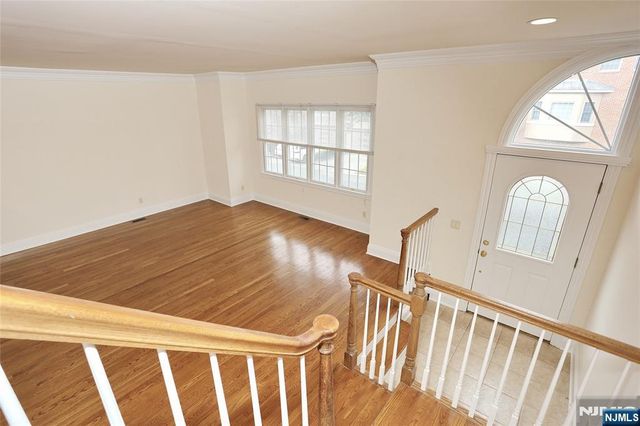 136 Stonegate Trail 37, Cresskill, NJ 07626