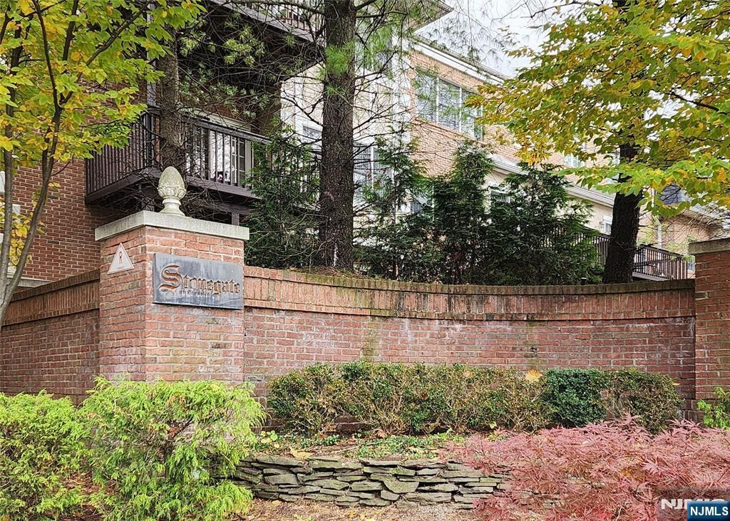 136 Stonegate Trail 37, Cresskill, NJ 07626