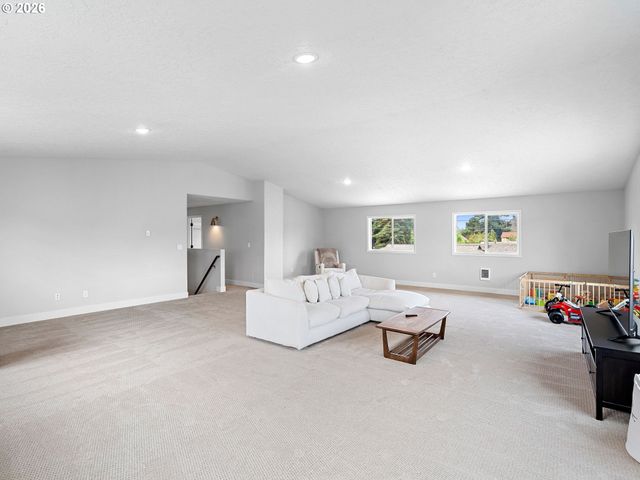6504 Se REEDWAY St 1, Portland, OR 97206