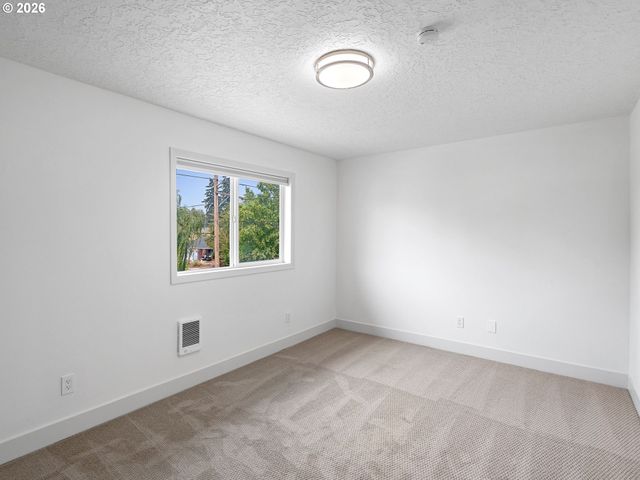 6504 Se REEDWAY St 1, Portland, OR 97206