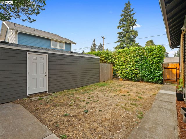 6504 Se REEDWAY St 1, Portland, OR 97206
