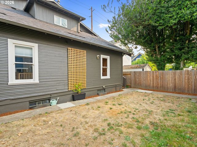 6504 Se REEDWAY St 1, Portland, OR 97206