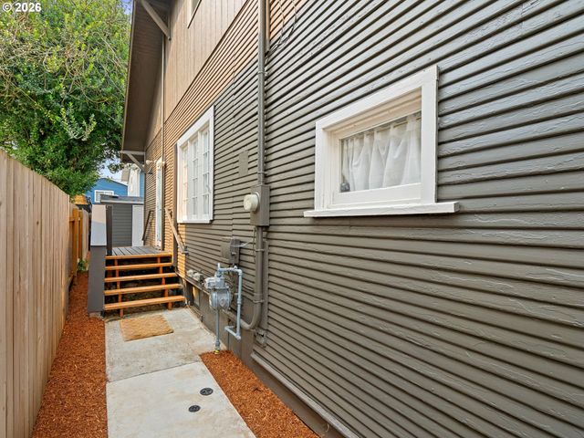 6504 Se REEDWAY St 1, Portland, OR 97206