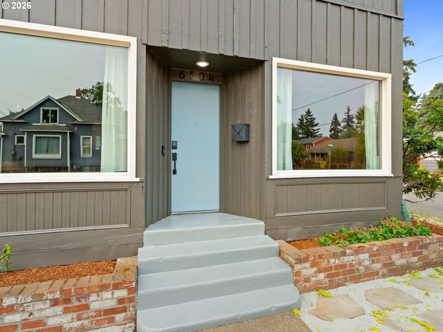 6504 Se REEDWAY St 1, Portland, OR 97206