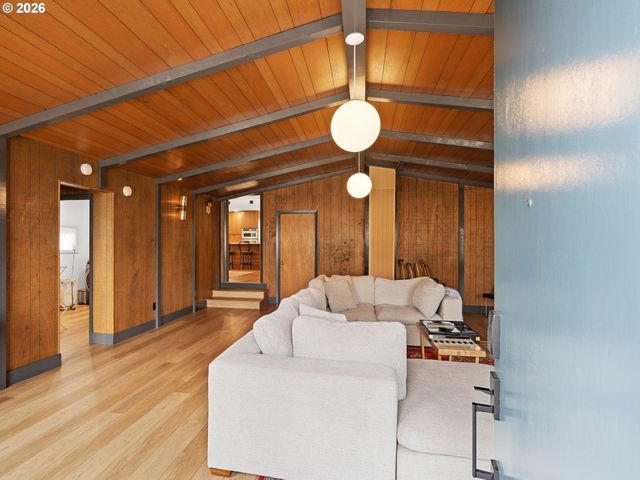 6504 Se REEDWAY St 1, Portland, OR 97206