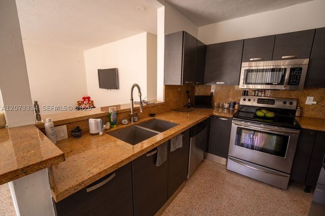 11600 NE 6th Ave, Biscayne Park, FL 33161