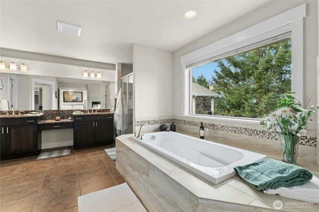 2744 NW Pine Cone Place, Issaquah, WA 98027