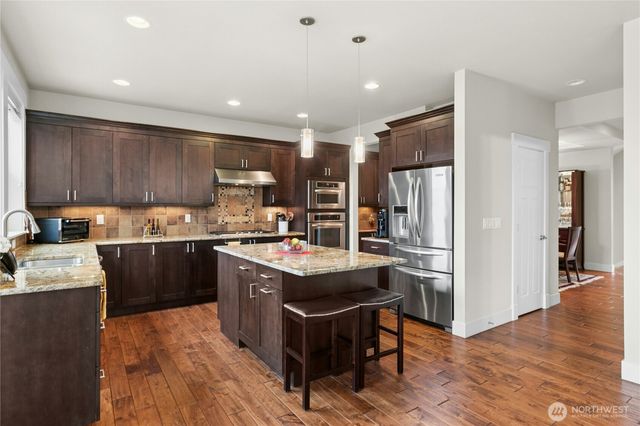 2744 NW Pine Cone Place, Issaquah, WA 98027