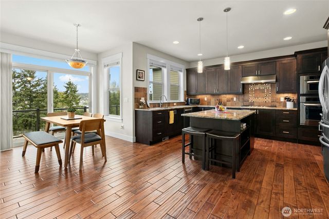 2744 NW Pine Cone Place, Issaquah, WA 98027