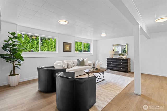 10017 12th Avenue NE, Seattle, WA 98125