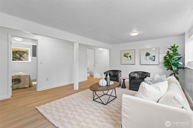 10017 12th Avenue NE, Seattle, WA 98125