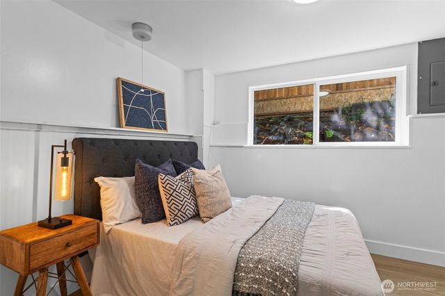 10017 12th Avenue NE, Seattle, WA 98125