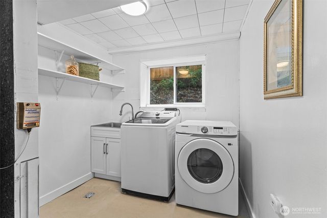 10017 12th Avenue NE, Seattle, WA 98125