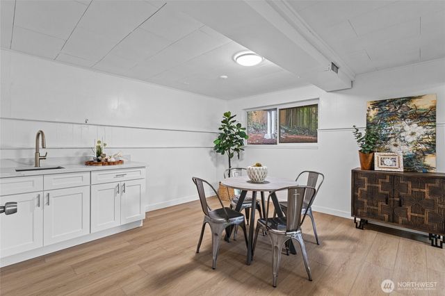 10017 12th Avenue NE, Seattle, WA 98125