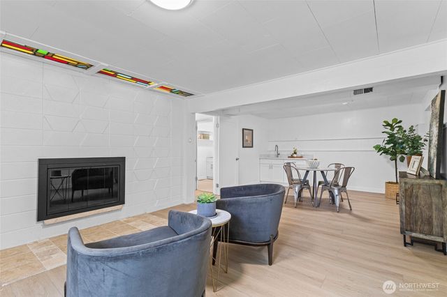10017 12th Avenue NE, Seattle, WA 98125