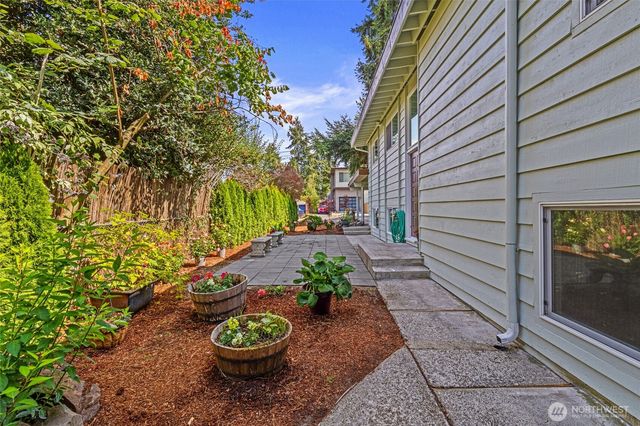 10017 12th Avenue NE, Seattle, WA 98125