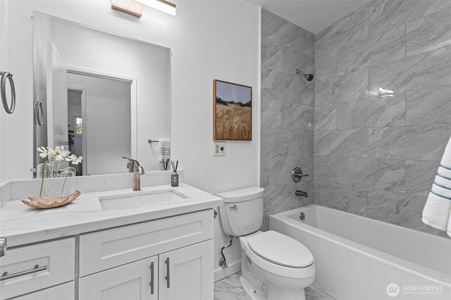10017 12th Avenue NE, Seattle, WA 98125