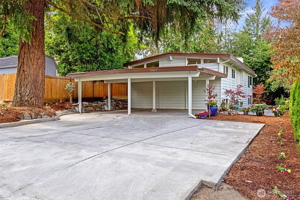 10017 12th Avenue NE, Seattle, WA 98125