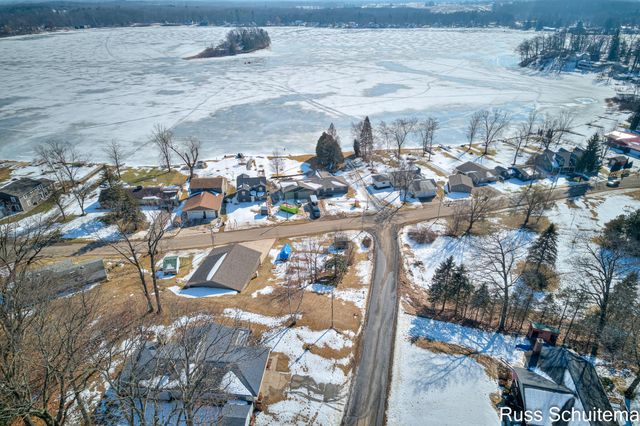 11560 Thrush Drive, Belvidere Twp, MI 48850