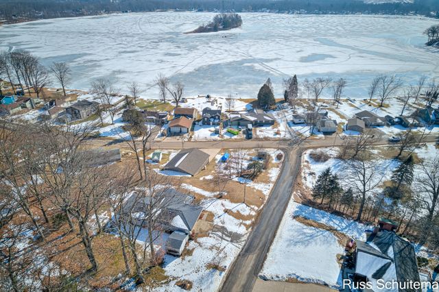 11560 Thrush Drive, Belvidere Twp, MI 48850