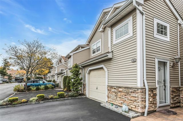 99 Carriage Lane, Plainview, NY 11803