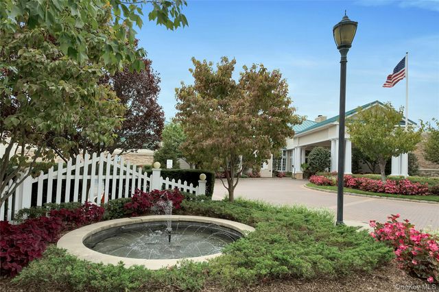 99 Carriage Lane, Plainview, NY 11803