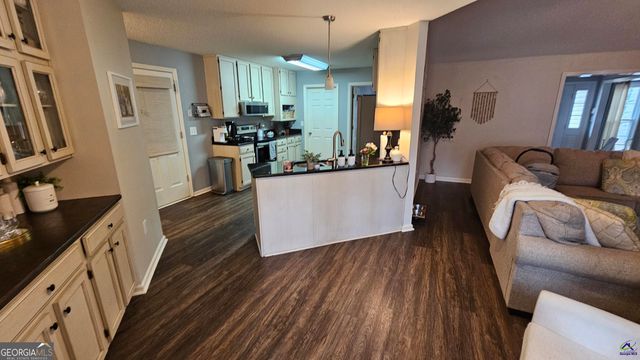 306 Lakeridge Court, Macon, GA 31211