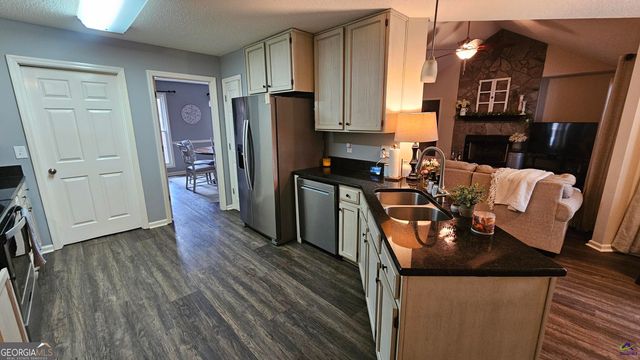 306 Lakeridge Court, Macon, GA 31211