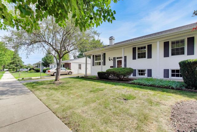 41 Redwood Trail, Wheeling, IL 60090