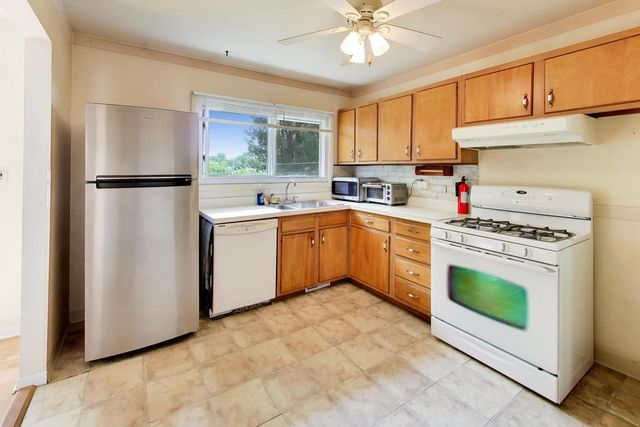 41 Redwood Trail, Wheeling, IL 60090