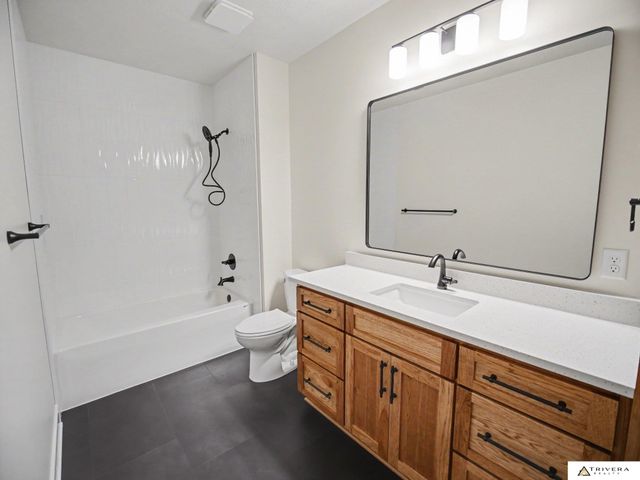 9160 Hillcrest Trail, Lincoln, NE 68520