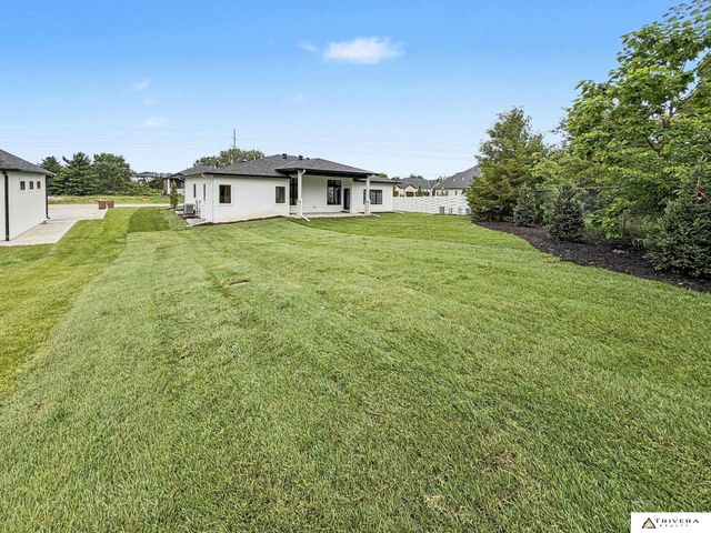 9160 Hillcrest Trail, Lincoln, NE 68520