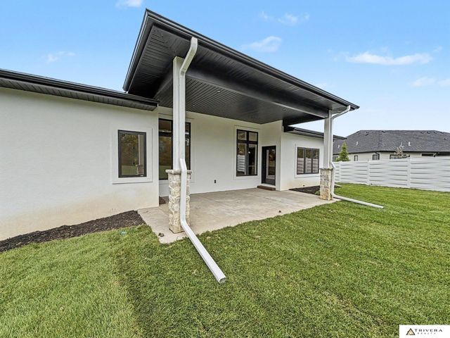9160 Hillcrest Trail, Lincoln, NE 68520