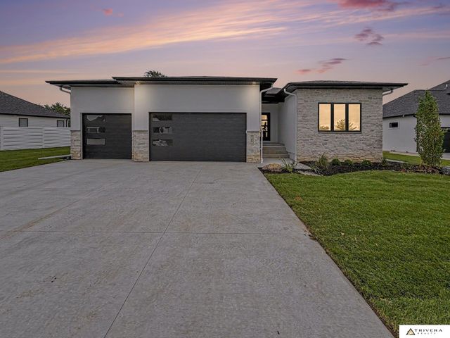 9160 Hillcrest Trail, Lincoln, NE 68520