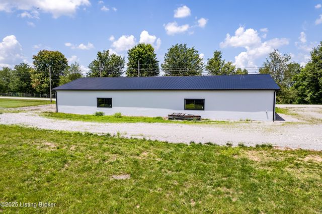 577 Peytona Beach Rd, Waddy, KY 40076