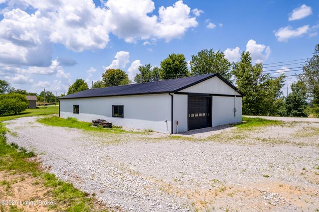 577 Peytona Beach Rd, Waddy, KY 40076